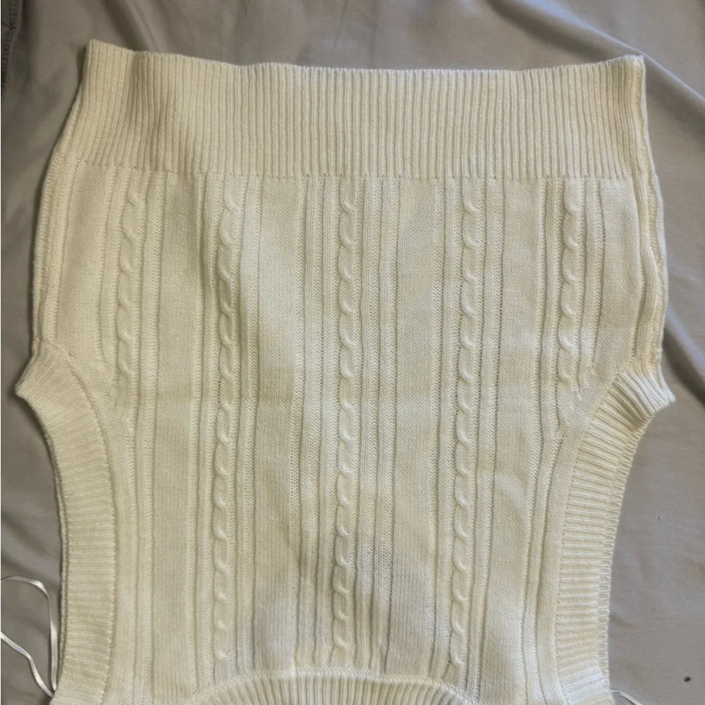 Bundle of two sweater vests - Picture 3 of 10